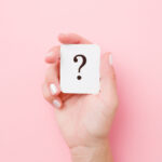 hand met vraagteken staat voor veelgestelde vragen cao retail non food
