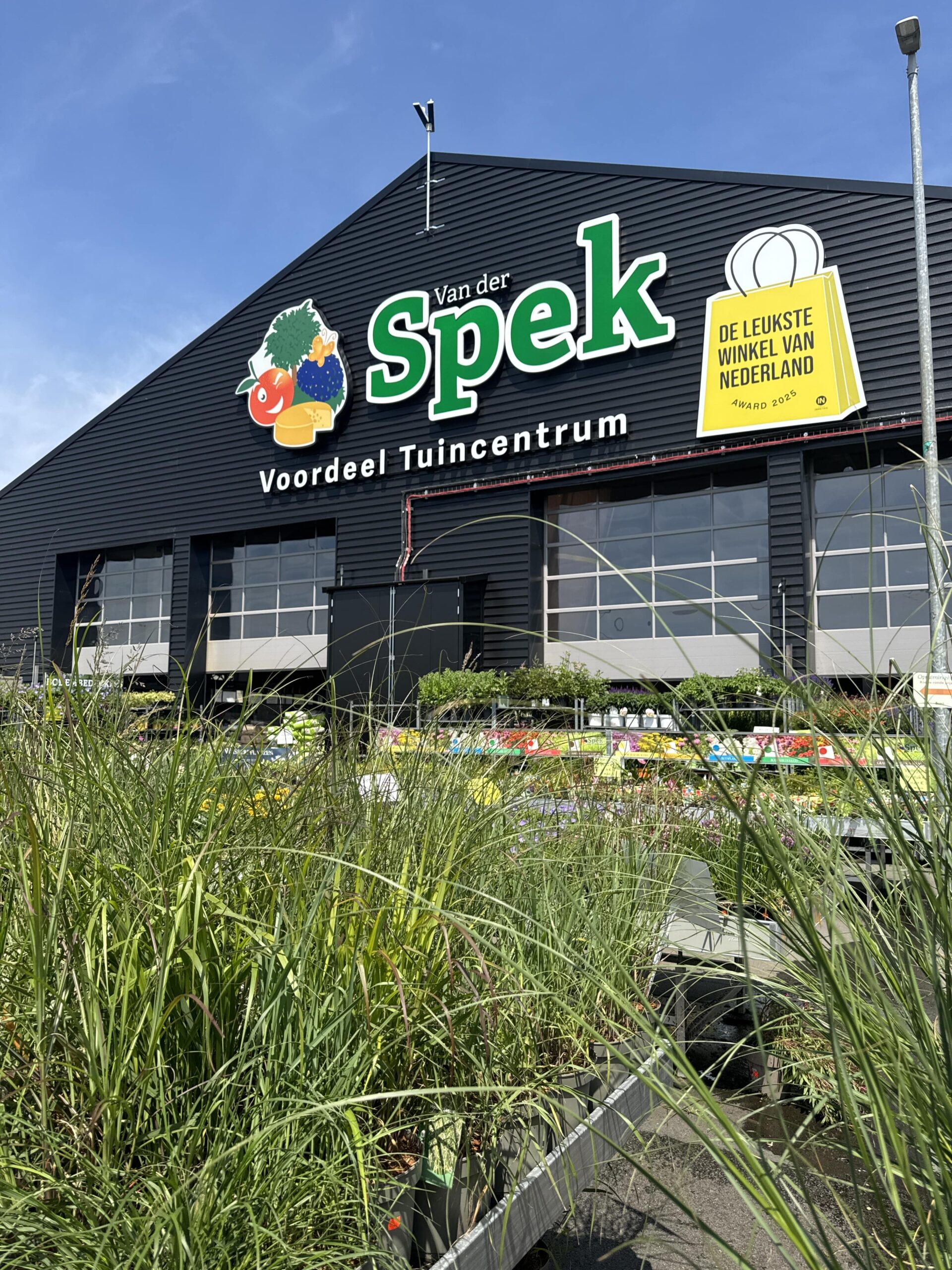 Van buurtsuper tot familie-uitje: het groeiverhaal van Spekvers & Voordeel Tuincentrum 